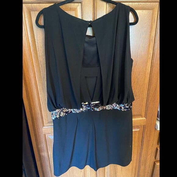 Black Sleeveless Dress with Back Cutouts - Picture 2 of 5